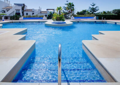 The communal swimming pool at Apartamento De Lujo En Marbella, Nueva Andalucía