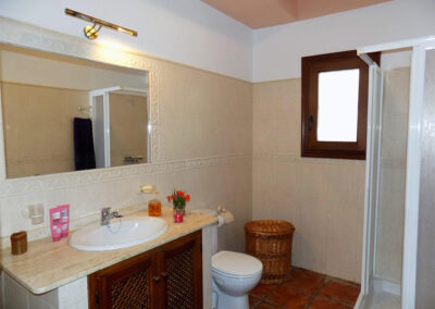The bathroom at Casa Benisalte, Órgiva