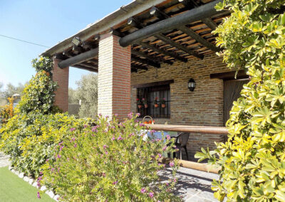 The patio & alfresco dining area at Casa Benisalte, Órgiva