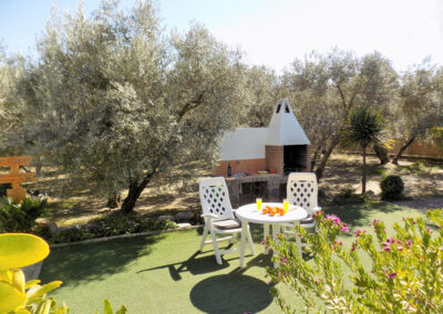 The barbecue area & garden at Casa Benisalte, Órgiva
