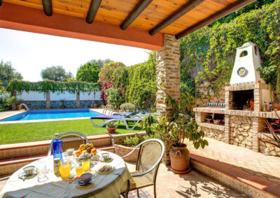 The barbecue area & patio at Casa Buganvilla, Órgiva