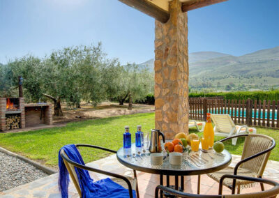 The barbecue, patio & alfresco dining area at Casa El Valle, Órgiva