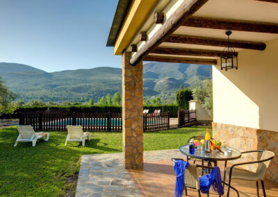 The garden, patio & alfresco dining area at Casa El Valle, Órgiva