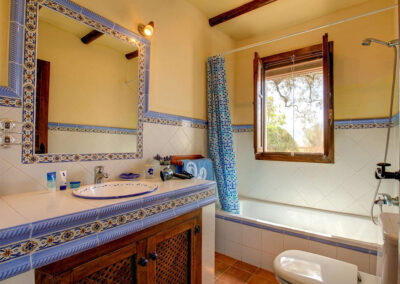 The bathroom at Casa Encantadora, Órgiva