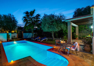 Casa Encantadora, Órgiva is a romantic one bedroom hideaway with tranquil gardens & private pool behind stone walls. Beautifully furnished with many authentic Andalucian touches in the design & decor. Short walk to bars, market & restaurants.