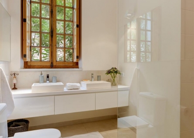 Bedroom #3 & #4 en-suite at Casa Feliz, Frigiliana