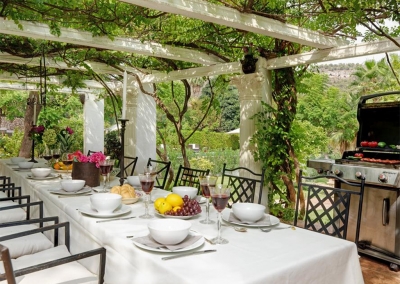 The second outdoor dining & barbecue area at Casa Feliz, Frigiliana