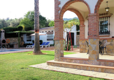 The patio, garden & swimming pool at Casa Los Lirios, Villanueva de la Concepción