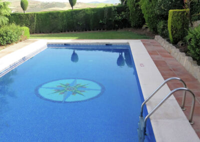 The swimming pool at Casa Los Lirios, Villanueva de la Concepción