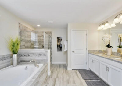 Bedroom #1 en-suite at Championsgate 84, Davenport