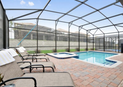 The spillover tub & swimming pool at Championsgate 84, Davenport