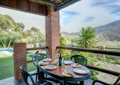 The balcony & alfresco dining area at Cortijo Las Gallinas, Órgiva