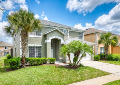 Emerald Island 18, Kissimmee is a six bedroom, five bathroom vacation home for 16. It has it all - private pool, amazing themed bedrooms, home cinema & two games rooms. Fantastic resort amenities, pool & sports courts just eight miles from Disney.