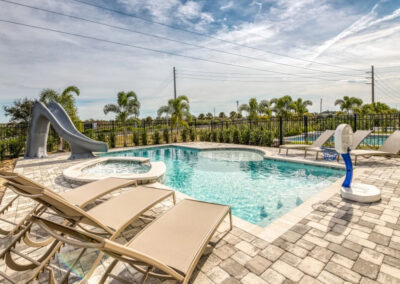 The spillover tub & swimming pool at Encore Resort 443, Kissimmee