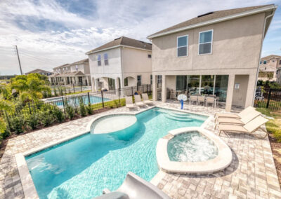 The spillover tub & swimming pool at Encore Resort 443, Kissimmee