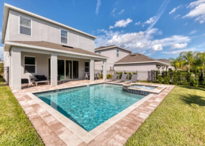 The covered lanai & swimming pool at Encore Resort 550, Kissimmee