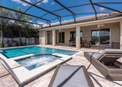 The spillover tub & swimming pool at Encore Resort 597, Kissimmee