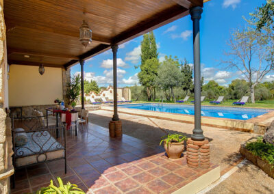 The covered patio & alfresco dining area at Hacienda Los Olivos, Ronda