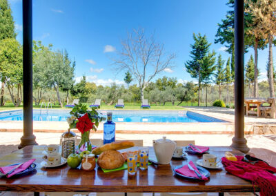 The covered patio & alfresco dining area at Hacienda Los Olivos, Ronda