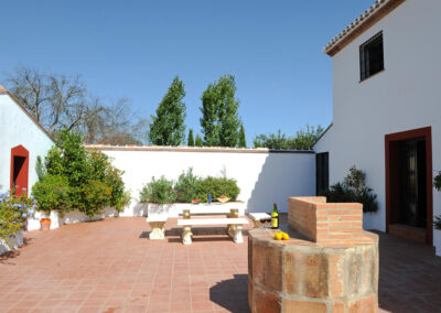 The enclosed courtyard & barbecue area at Huerta Atienza, Montecorto