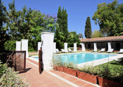 The swimming pool at La Abadesa, Nueva Andalucía