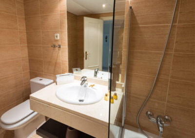 The bathroom at La Dama De Noche, Nueva Andalucía