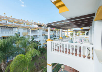 The balcony & alfresco dining area at La Dama De Noche, Nueva Andalucía