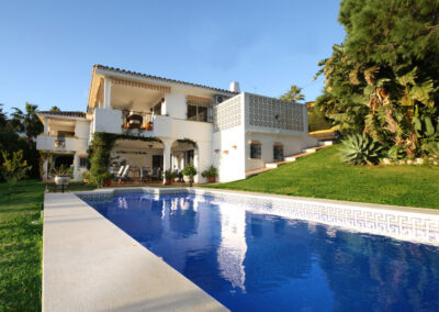 The communal swimming pool at La Madrugada I, Elviria