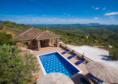 La Olgava, El Jaral is a luxury three bedroom villa filled with quality furnishings & attractive natural stone features. Beyond the comfy sitting room with fireplace and TV there's a pool, terrace & BBQ area with breathtaking views of El Gastor countryside.