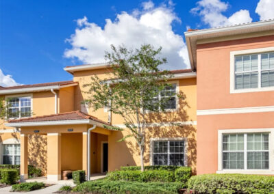Paradise Palms Resort 85, Kissimmee is a well-appointed townhouse with four bedrooms, three bathrooms and private plunge pool. Minutes from Disney, golf and Island H2O water park. Onsite amenities include a movie theater, fitness center, coffee shop & lagoon pool.