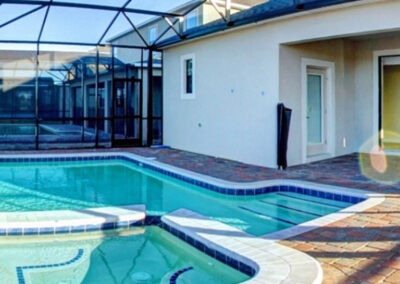 The spillover tub & swimming pool at Providence Resort 46, Davenport, Orlando
