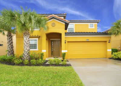 Providence Resort 61, Davenport is a four bed, four bath villa with open plan living & huge kitchen. It has a beautiful private pool area, fully screened with covered dining area. The resort has an onsite golf course, tennis, gym & water park and just 14 miles from Disney.