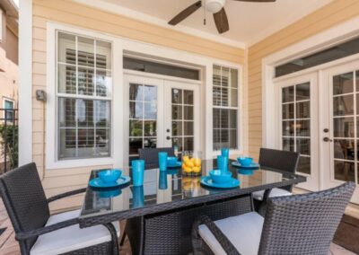 The covered lanai with alfresco dining & barbecue area at Reunion Resort 140, Reunion, Orlando, Florida