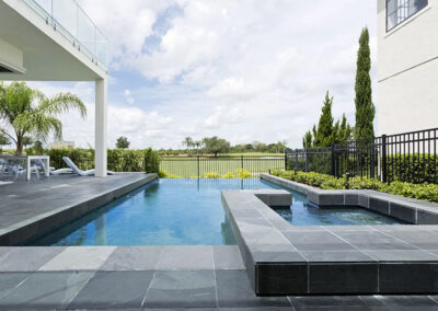 The spillover tub & swimming pool at Reunion Resort 95, Reunion