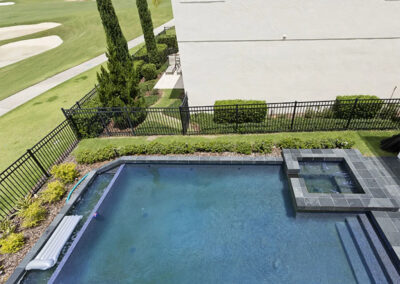 The swimming pool & spillover tub at Reunion Resort 95, Reunion