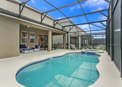The spillover tub & swimming pool at Solterra Resort 353, Davenport