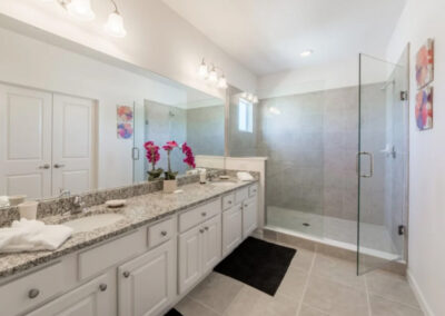 Bedroom #1 en-suite at Sonoma Resort 2, Kissimmee