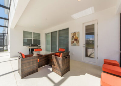 The covered lanai & alfresco dining area at Sonoma Resort 2, Kissimmee