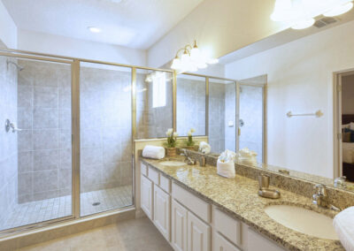 Bedroom #1 en-suite at Sonoma Resort 41, Kissimmee, Orlando