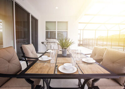 The outdoor eating & barbecue area at Sonoma Resort 41, Kissimmee, Orlando