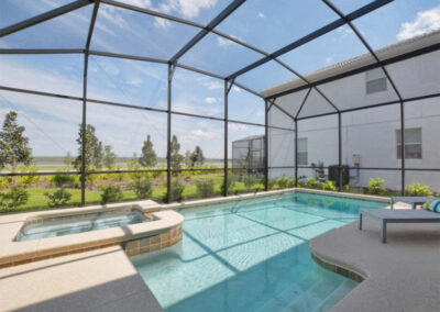 The spillover tub & swimming pool at Storey Lake Resort 17, Kissimmee