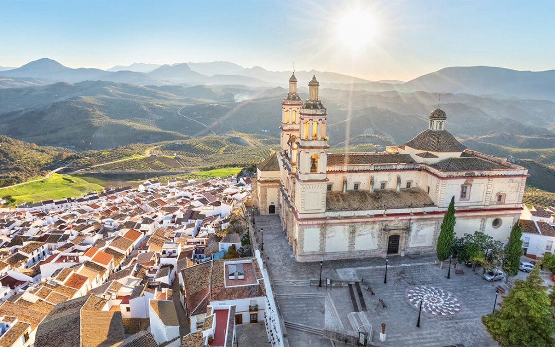 View the white village of Olvera in Cadiz, Andalucía