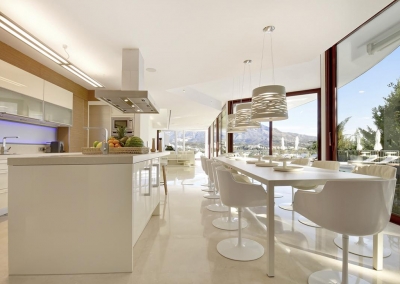 The kitchen & dining area at Villa Calderon, Nueva Andalucía