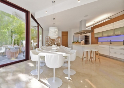 The dining area at Villa Calderon, Nueva Andalucía