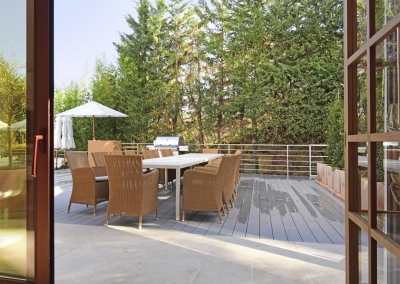 The outdoor dining area at Villa Calderon, Nueva Andalucía