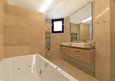 Bedroom #4 en-suite at Villa Calderon, Nueva Andalucía