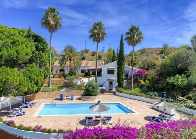 Villa Casanova, Nerja is a five bedroom former olive mill, now offering comfortable accommodation for ten with authentic Andalucian features. There's a sitting room, dining room, kitchen & TV room. Colourful gardens include a private pool & sea views.