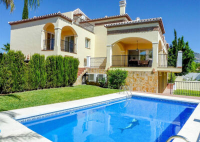 The swimming pool at Villa Eneldo, Fuengirola