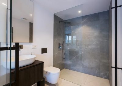 The bathroom at Villa Tucan, Nueva Andalucía