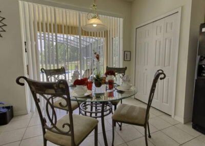 The breakfast nook at Watersong Resort 32, Davenport